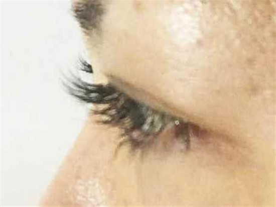 沖縄まつげエクステ・那覇まつげエクステ施術後の写真：ボリュームアップでキレイを実感